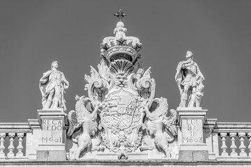 Obraz premium Madrid Royal Palace (Palacio Real) Top East facade. Recaredo and Ervigio visigoth kins. Coat of arms of Phillip V, with the collars of the Orders of the Golden Fleece and of the Holy Spirit.
