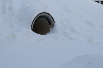 雪山のトンネル