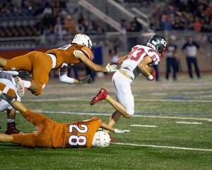 Great action photos of football players making amazing plays during a football game © Joe