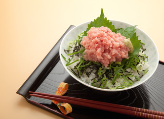 ネギトロ丼　　　マグロのたたき