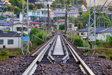 ローカル線の鉄橋と無人駅