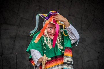 Obraz premium danzante, bailarin, ejecutante de folclor mexicano, danza de viejitos de michoacan mexico