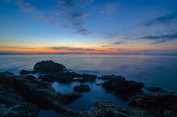 明けの明星の輝く夜明けの磯DSC5794