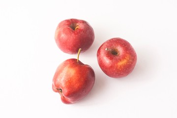 Fototapeta na wymiar Red apples isolated against white