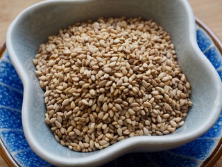 Sesame seeds in a ceramic bowl