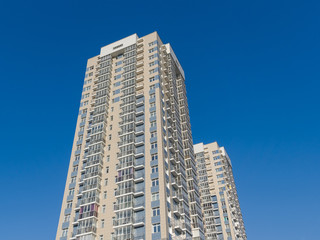 Fototapeta na wymiar New high-rise residential buildings in the blue sky
