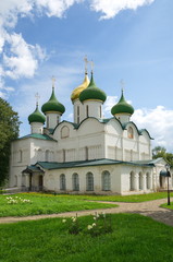 Fototapeta na wymiar Spaso-evfimiev monastery in Suzdal. Spaso-Preobrazhensky (Transfiguration) Cathedral. The Golden ring of Russia
