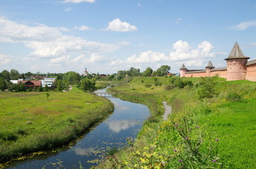 Fototapeta na wymiar Summer landscape with a view of the Kamenka river and the Spaso-Evfimiev monastery. The city of Suzdal. The Golden ring of Russia