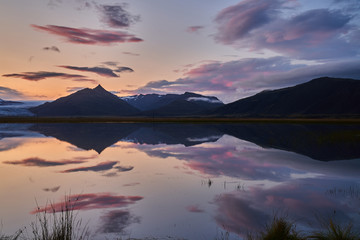 Fototapeta premium Un espejo en Islandia