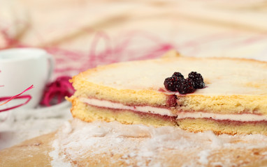 Sponge Cake with Blackberries