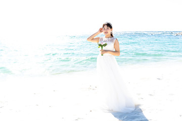Fototapeta na wymiar 海辺のウェディングドレス姿の花嫁
