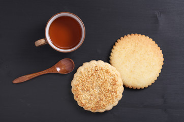 Two gingerbreads and tea