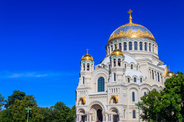Fototapeta premium Orthodox naval cathedral of St. Nicholas in Kronstadt, Russia