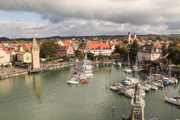 Obraz premium Lindau (Bodensee); Hafen mit Mangturm