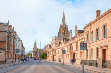 Fototapeta na wymiar View of High Street road with Cityscape of Oxford - St Mary''s University Church