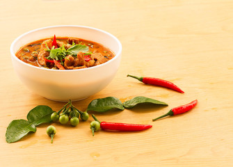 Panaeng pig or Meat in Spicy Coconut Cream In a white cup on a wooden table.