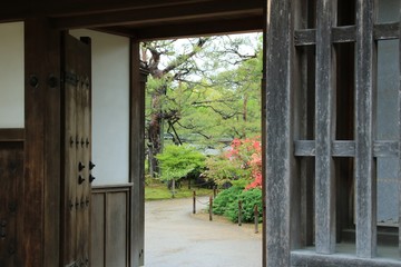 姫路城西御屋敷跡庭園　好古園・松の庭の門