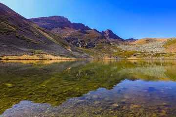 Fototapeta na wymiar lake and mountain landscape