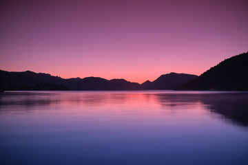 Fototapeta na wymiar Sunrise over a lake in the Alps