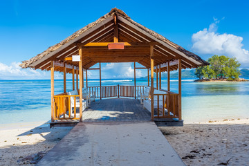 Abri de ponton aux Seychelles, la Digue 