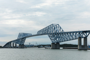 Obraz premium (東京都ｰ湾岸風景)曇り空と東京ゲートブリッジ２