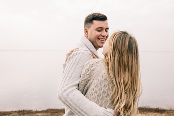 Fototapeta premium couple hugging on a pier