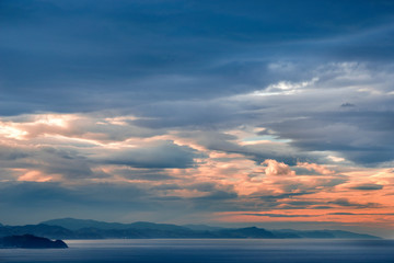 costa vasca mar atardecer 