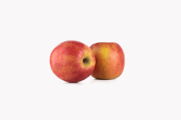 Fototapeta na wymiar Manzanas juntas sobre fondo blanco