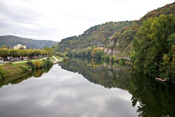 Fototapeta na wymiar Cahors rivière paysage pont valentré - tourisme voyage lot