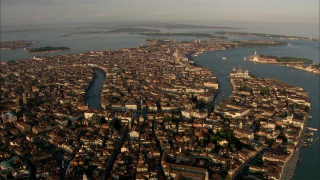 Veduta totale della citt&agrave; di Venezia dall'alto