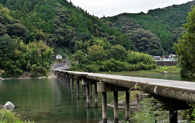 仁淀川の名越屋沈下橋