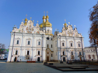 Fototapeta na wymiar Assumption Cathedral of Kiev Pechersk Lavra on a sunny autumn day