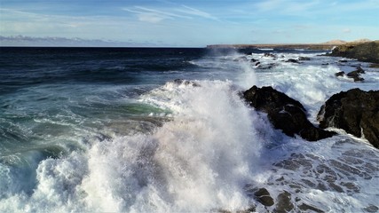 Obraz premium The breaking of the waves