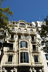 fassade eines hauses in barcelona, spanien