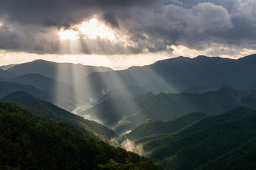 奈良　野迫川村の雲海と光芒　秋の景色