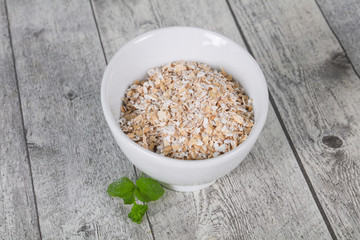 Raw oats in the bowl