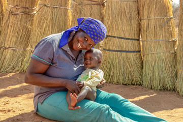 African woman carry child