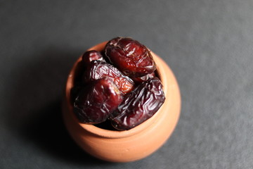 dates on mud pot