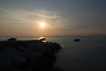 Gardasee Langzeitbelichtung bei Sonnenuntergang