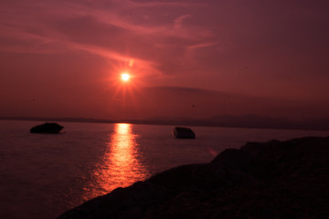 Fototapeta na wymiar Gardasee Langzeitbelichtung bei Sonnenuntergang