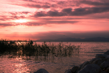 Langzeitbelichtung mit Graufilter - Sonnenuntergang am Gardasee