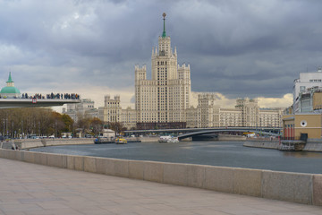 Fototapeta na wymiar Photography of skyscraper on Kotelnicheskaya embankment and Observation Deck Zaryadye Park at autumn day. International touristic concepts.