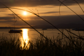 Sonnenuntergang mit Langzeitbelichtung am Gardasee
