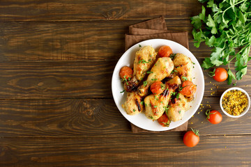 Fried chicken drumstick, tomatoes and parsley