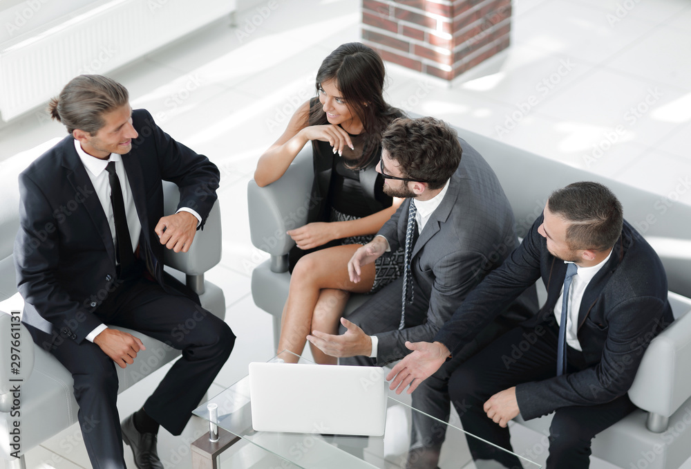 Wall mural businessman and business team talking