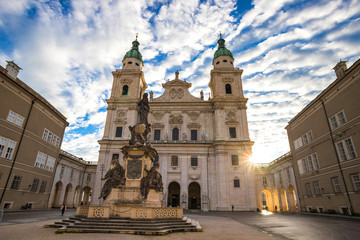 Fototapeta premium historyczne miasto salzburg w austrii