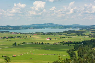 Obraz premium Panoramic view of riverland with green pastures and fields.