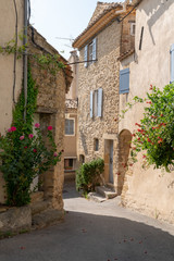 Fototapeta na wymiar old ancient village alley of Lourmarin Provence France