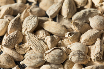 Raw White Organic Cardomom Pod Seeds