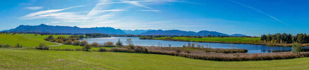 Obraz premium Panorama-Aufnahme des Riegsees in Bayern